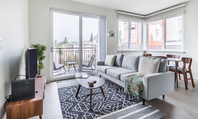Redmond Apartamento | Furnished 2BR in Redmond, Parking + Pet-Friendly
