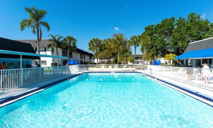 South Bradenton Apartamento | Furnished 2nd Floor Condo in a 55+ Community