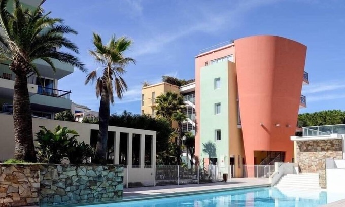 Antibes Old Town Apartamento | Furnished air-conditioned apartment with panoramic terrace & a parking