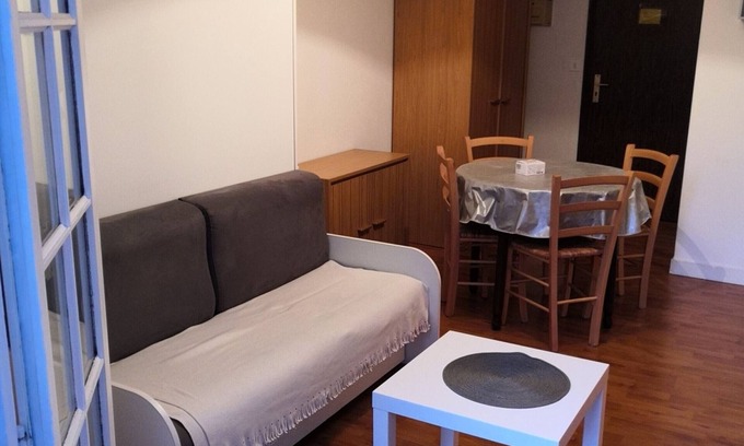 La Roche-Posay Apartamento | Apartamento amueblado con balcón - Se admiten mascotas, WiFi