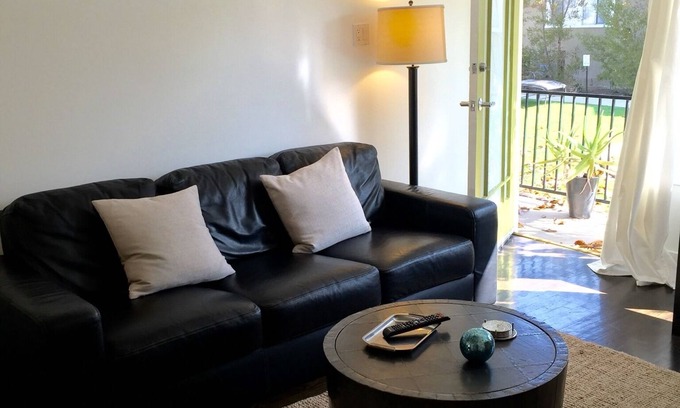 Pacific - Edison Cabaña | Furnished Artistic 1 bedroom cottage in quiet yet central, LA location