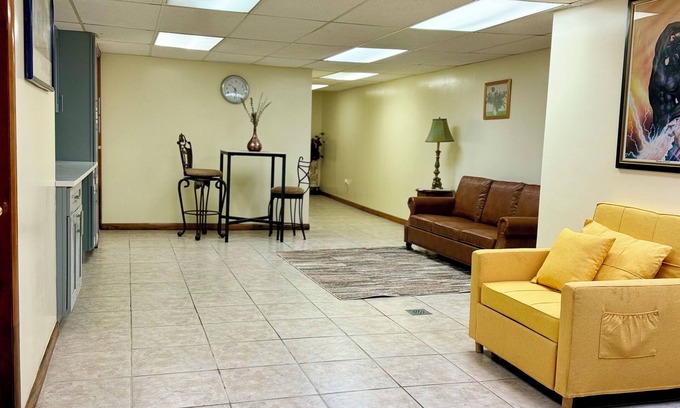 Canarsie Apartamento | Furnished cozy 1-bedroom basement apartment in welcoming Brooklyn home with WiFi