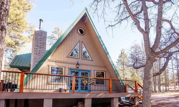 Happy Jack Cabina | Furnished Deck + Fire Pit: Happy Jack Cabin