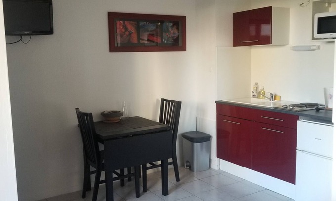 Courseulles-sur-Mer Apartamento | Furnished one-storey studio 17m² with enclosed garden 300 metres from the sea