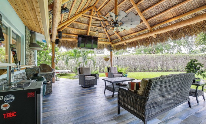Lighthouse Point Casa | Furnished Patio + Gas Grill: Deerfield Beach Home