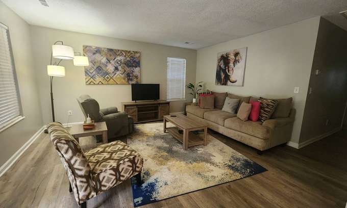 Greensboro Casa | Furnished rooms available with WiFi in Greensboro