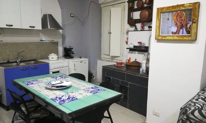Castel San Giorgio Apartamento | Estudio amueblado (cama doble) con TV y baño privado.