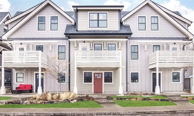 Louisville Casa | Furnished Townhome in Downtown Louisville