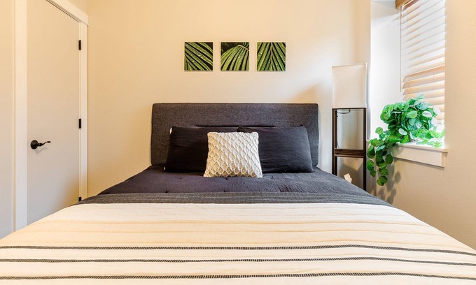 Great Falls Apartamento | Furnished & Updated Downtown Apartment