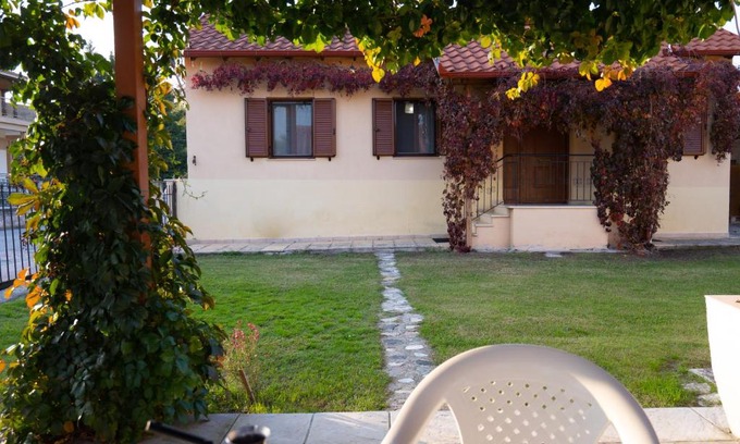 Tsakoi Casa | Fyllenia Country Home, Aridaia, Pozar Baths