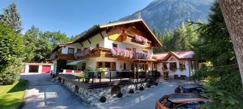 Nassereith Casa | Gästehaus Almrausch, Ferienanlage mit Pool