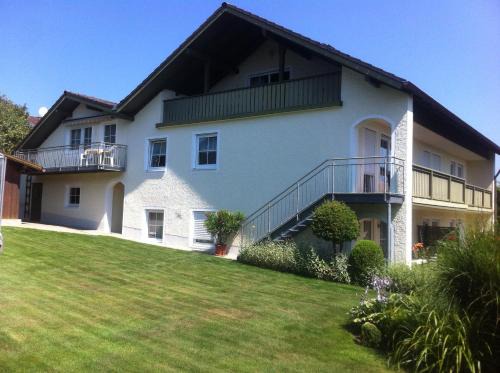 Bad Birnbach Apartamento | Gästehaus Baumgartner