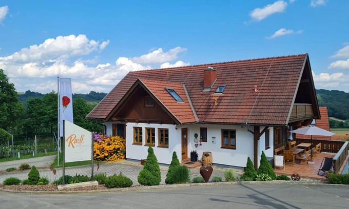 Kloech Casa | Gästehaus - Camping- Weinhof Radl