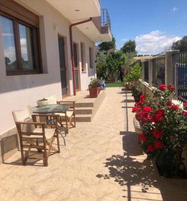 Paralia Dionysiou Apartamento | Gästehaus Dimitra