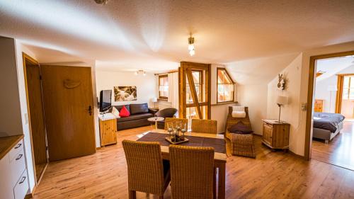 Frohnd Apartamento | Gästehaus Holzer Kreuz - Ferienwohnung "Mohn"