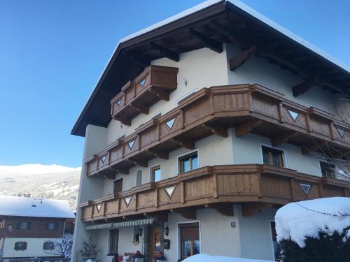 Zell am Ziller Apartamento | Gästehaus Neuhauser