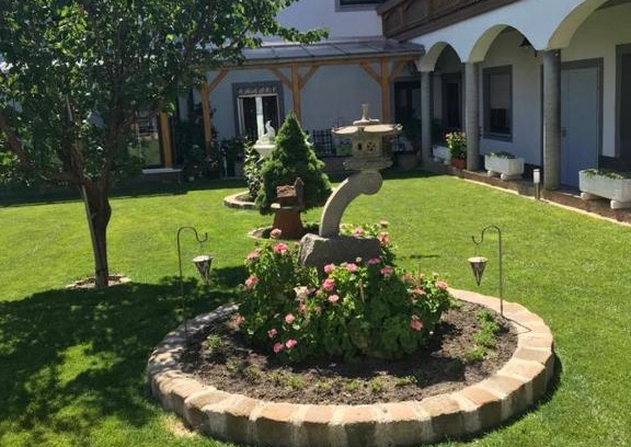 Podersdorf am See Casa | Gästehaus und Weinbau Zur Wiederkehr Strudler
