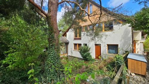 Aesch Casa | Gästezimmer in alternativer Kulturvilla