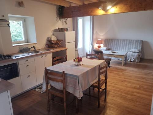 Saint-Hilaire-de-Villefranche Casa | Gîte du Figuier - Saint-Hilaire-de-Villefranche