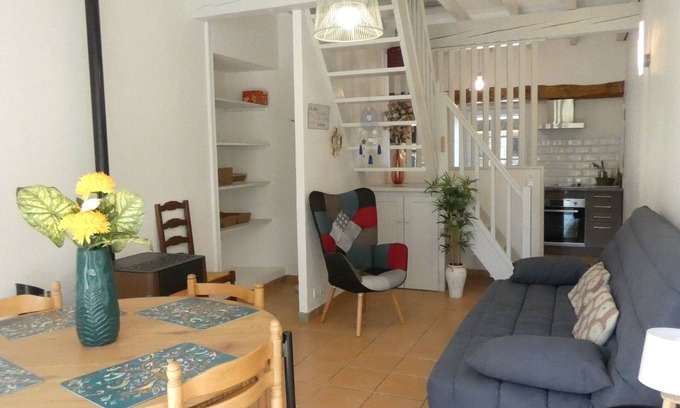 Alzonne Cabaña | La casa estable. Ubicado en una casa de campo junto al Canal du Midi.