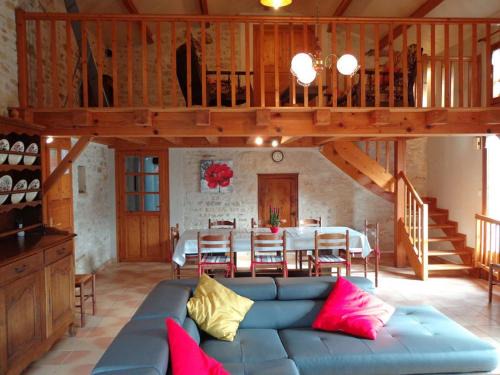 Saint-Juire-Champgillon Casa | Gîte à Saint-Juire-Champgillon avec piscine privative, sauna, jardin et wifi - FR-1-426-363