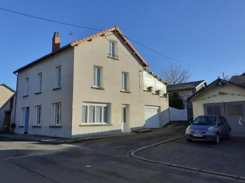 Ferrieres-sur-Sichon Casa | Gîte élégant avec 3 chambres, cour fermée et terrasse, proche des activités de montagne et de Vichy - FR-1-489-497