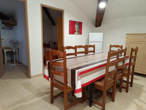 Grospierres Apartamento | Gîte #10, 8 pers, Domaine De Ribiere