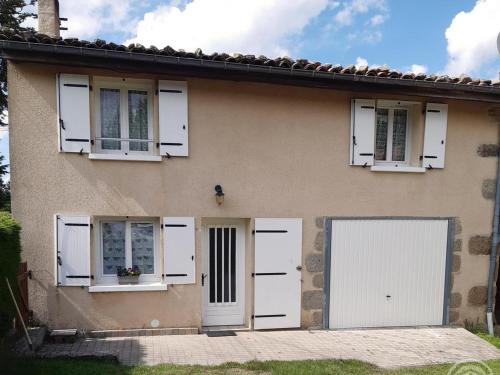 Saint-Jean-la-Vetre Casa | Gîte 110m²: 3 ch, terrasse, jardin, animaux acceptés, wifi, charges incluses, draps fournis - FR-1-496-248