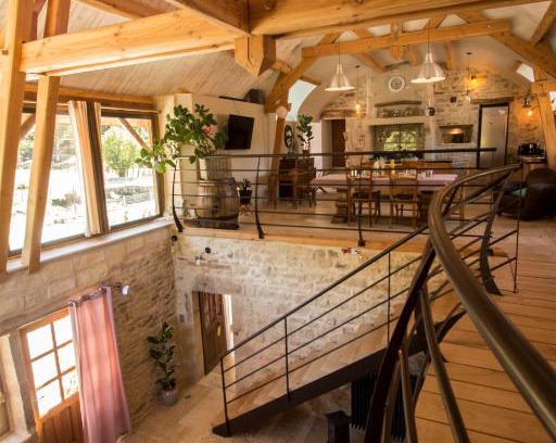 Antully Casa | Gîte 2 La grange des hirondelles 3 lits doubles 6 adultes situé entre Bourgogne MORVAN et Vignoble Maison entière labellisée à Gîte de France sous 71 G 2005 labellisé 3 épis - Loft grand volume dans corps de ferme rénovée ANTULLY chez MAYMARD Yannick
