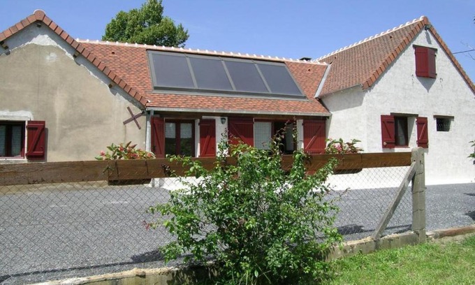 Dompierre-sur-Besbre Casa | Gîte 3 chambres proche attractions avec jardin & Wi-Fi - FR-1-489-51