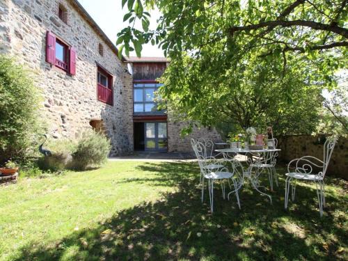 Saint-Beauzire Casa | Gîte 4 étoiles au cœur de l’Auvergne avec terrasse, jardin clos et équipements pour enfants - FR-1-582-476