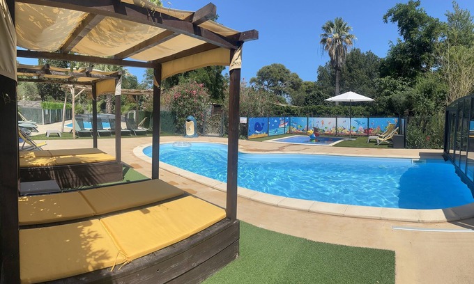 Saint-Nazaire Cabaña | Gîte 4 Personnes Avec Piscine Dans Village de Vacances