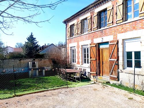 Ecury-sur-Coole Apartamento | Gîte au calme de la campagne, jardin, billard, parking