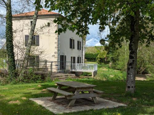 Saint-Maurice-des-Lions Casa | Gîte au Moulin: confort moderne avec terrasse et WIFI - FR-1-653-271