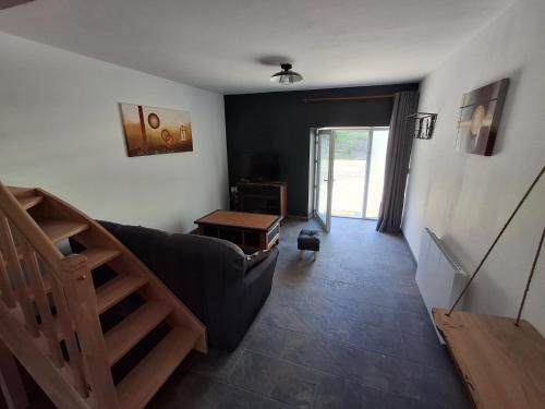Salles-en-Toulon Apartamento | Gîte au milieu de la campagne