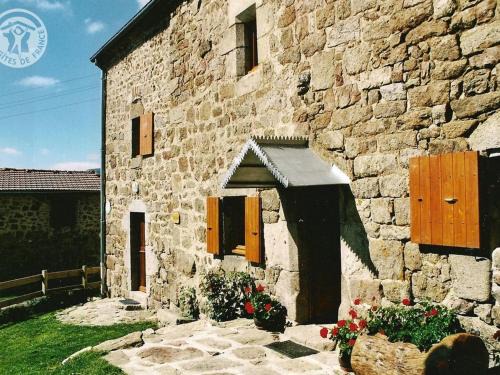 Burdignes Casa | Gîte Authentique en Campagne avec Cheminée, Wifi, Terrasse et Jardin, Près du Ski et VTT - FR-1-496-96