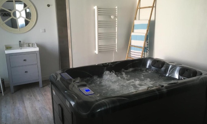 Saint-Julien-en-Born Apartamento | Gîte avec jacuzzi privatif à proximité de l'océan