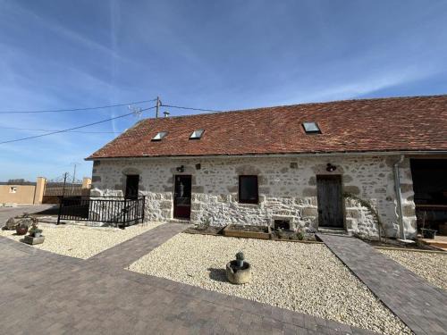 Montaigu-le-Blin Casa | Gîte avec Spa, Cheminée, Nature et Confort à Montaigu-le-Blin - FR-1-489-522