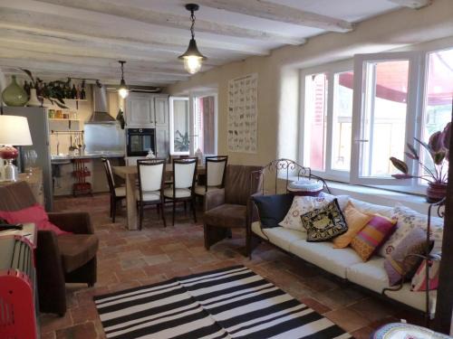 Vicq Casa | Gîte chaleureux à la ferme près de Vulcania avec jardin et activités enfants - FR-1-489-166