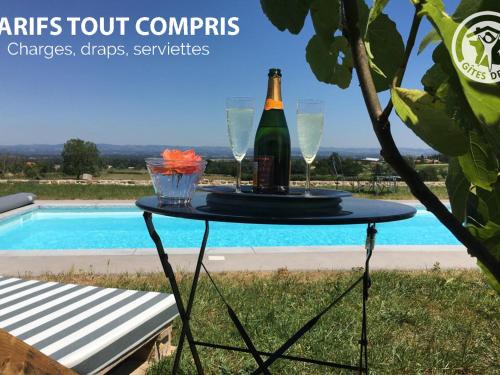 Saint-Andre-dʼApchon Casa | Gîte charmant avec piscine, jardin, et produits fermiers à Saint-André-d'Apchon - FR-1-496-142