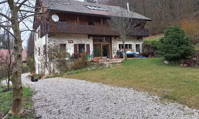 Saint-Andre-de-Boege Apartamento | Gîte "chez loan" in a magnificent charming house in the Vallée Verte