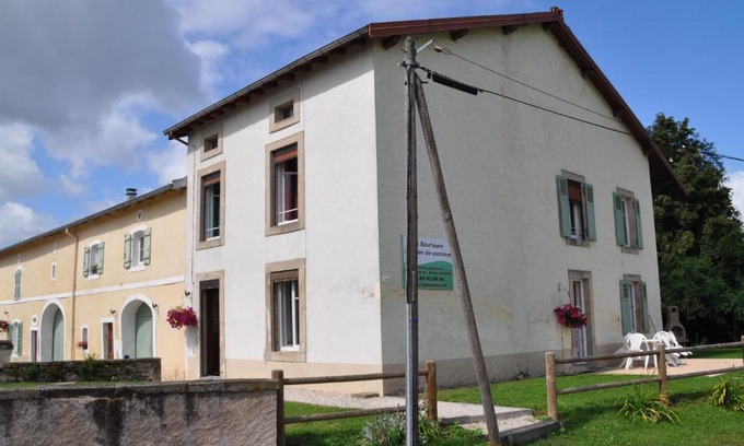 Les Forges Casa | Gîte cosy avec terrasse, proche Épinal, golf et lac, pour 6 pers, toutes commodités incluses - FR-1-589-430