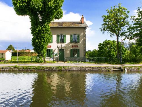 Briare Cama Y Desayuno | Gîte d'étape sur le Pont-Canal de Briare - FR-1-590-454