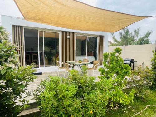 Izon Casa | Gîte d Anglade