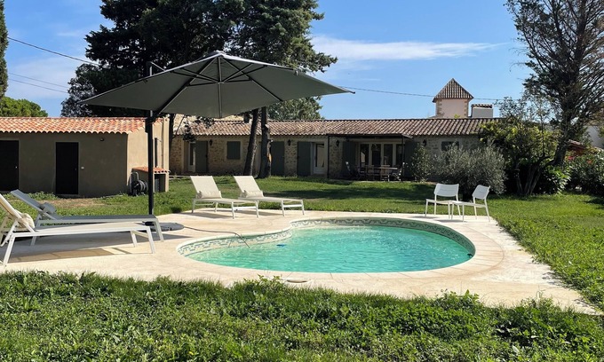 Roquemaure Casa | Gîte de 6 Personnes Avec Piscine au Coeur des Vignes