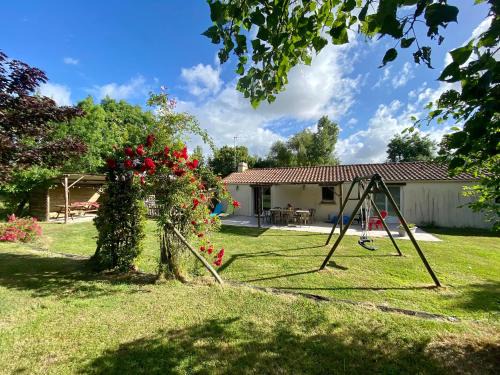 Frossay Casa | Gîte de campagne avec jardin clos, 3 chambres, terrasse, basse-cour, et terrain de pétanque - FR-1-306-918