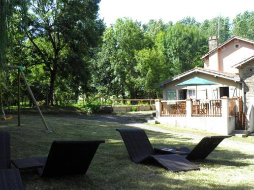 Foussais-Payre Casa | Gîte de caractère avec étang privé, jardin clos et cheminée, parfait pour les familles - FR-1-426-121