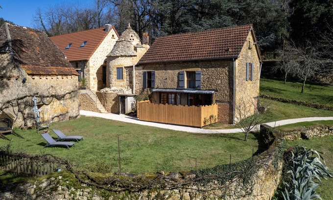 Castels Casa | Gîte de Charme Dans une Ancienne Métairie "La Grotte"