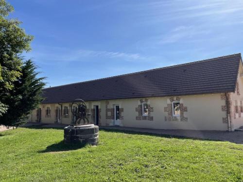 Thiel-sur-Acolin Casa | Gîte de charme à Thiel-sur-Acolin : terrasse, grand terrain, barbecue et équipements modernes - FR-1-489-338