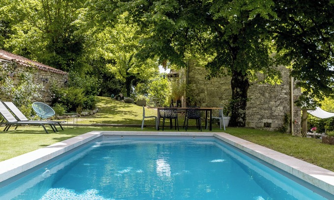 Belveze Casa | Gîte de Charme à la Campagne, Piscine, Idéal Famille Pour Sejour Calme et Nature
